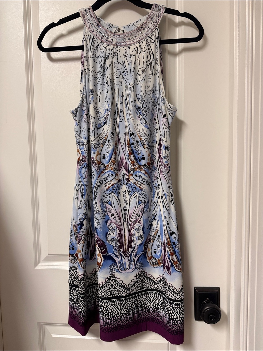 Sleeveless Paisley Print Shift Dress - White & Blue